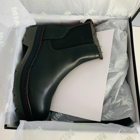 NIB MIA Cayson Black Malta Chelsea Boots Size 8 1/2 - Picture 7 of 8